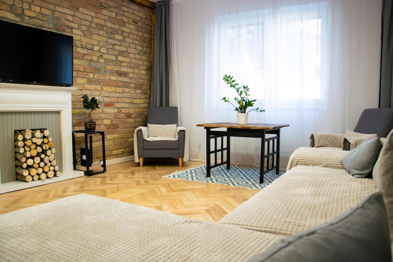 Season One Apartman Szegedin Exterior foto
